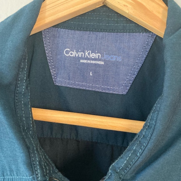 💕6 listings/$12💕 CALVIN KLEIN button up - Picture 3 of 3